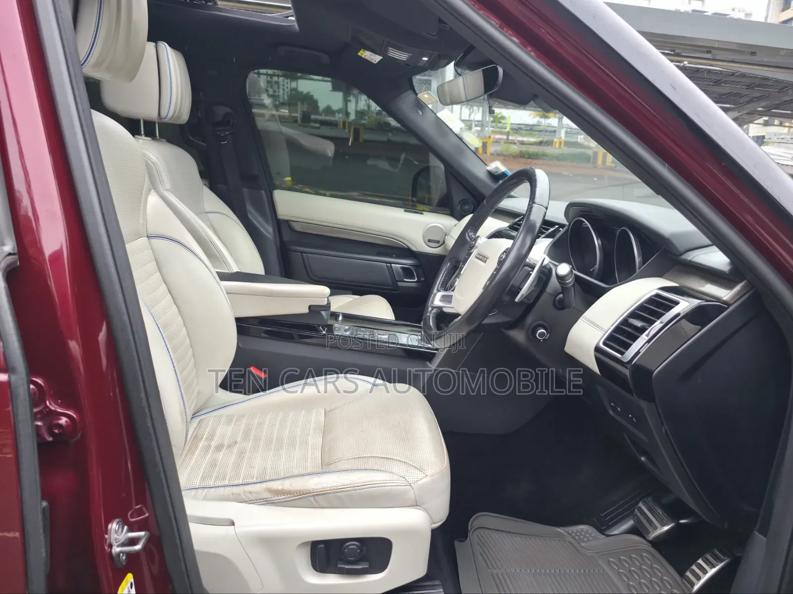 Land Rover Discovery 2017 Maroon
