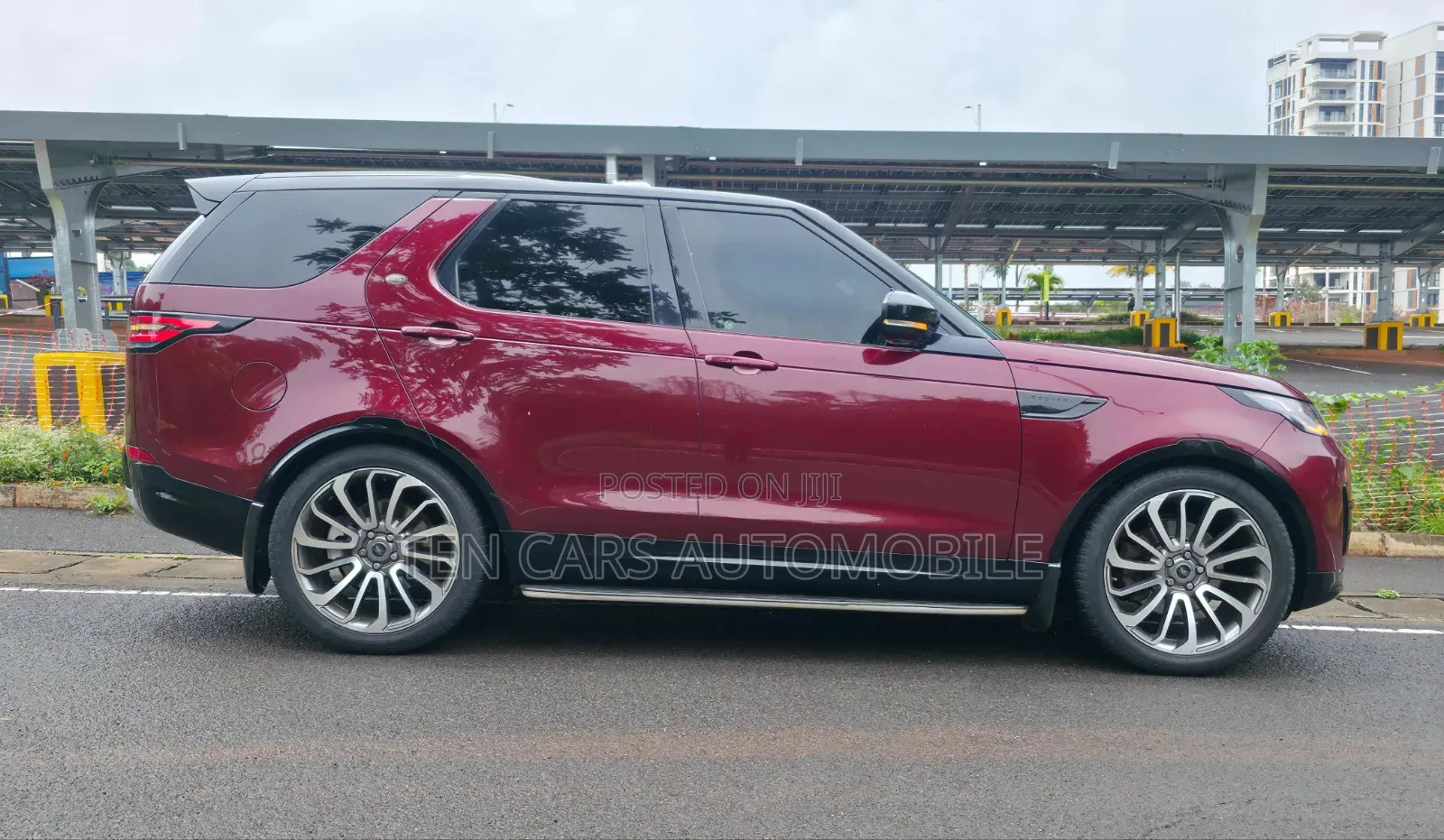 Land Rover Discovery 2017 Maroon