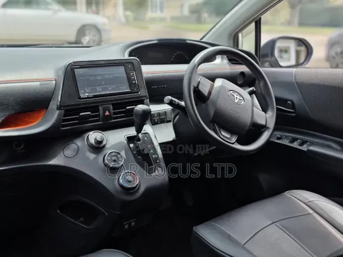 Toyota Sienta 1.5 FWD 2020 Silver