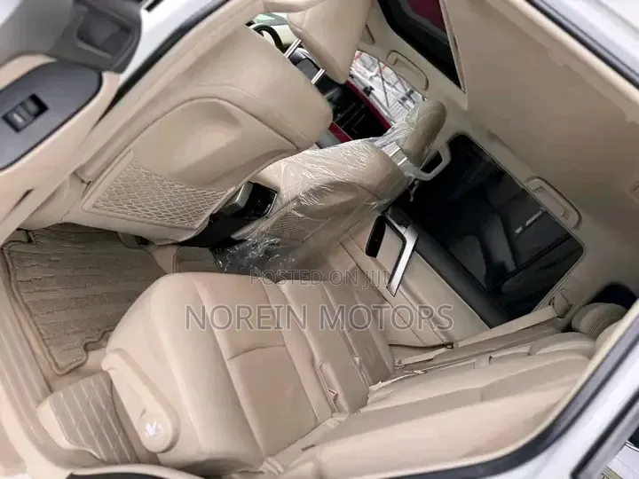 Toyota Land Cruiser Prado 2.8 2019 White