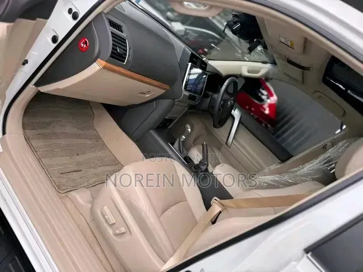 Toyota Land Cruiser Prado 2.8 2019 White