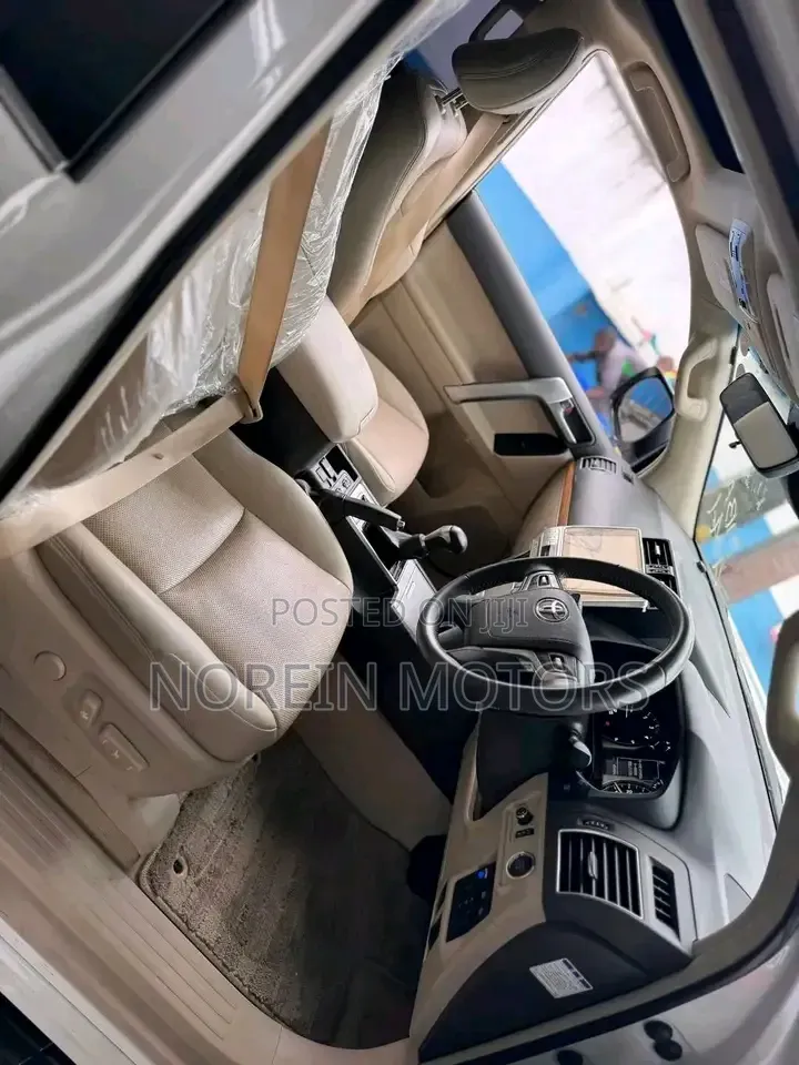 Toyota Land Cruiser Prado 2.8 2019 White