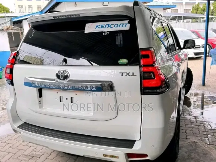 Toyota Land Cruiser Prado 2.8 2019 White