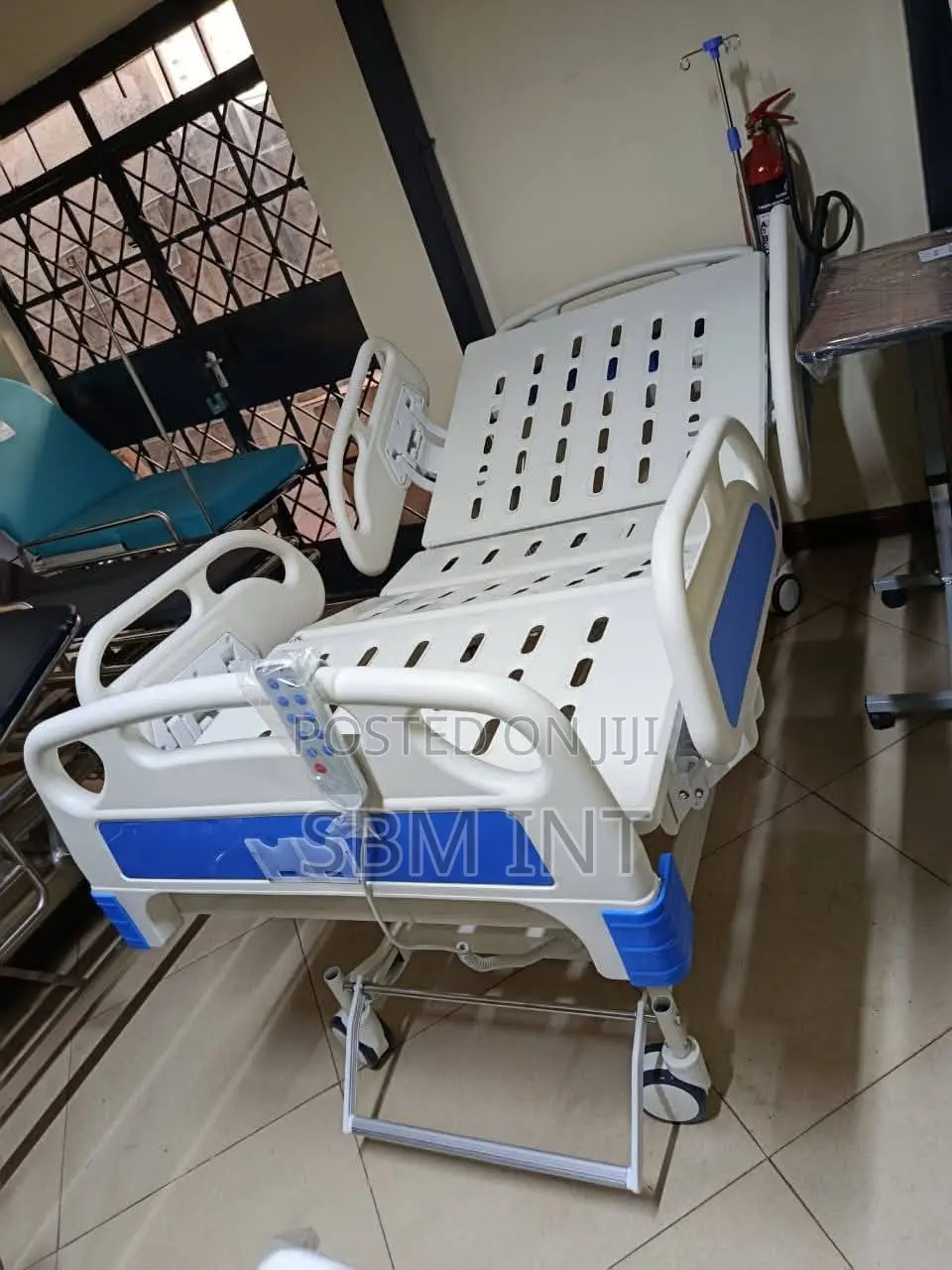3 Crank Electric Bed Hospital Bed
