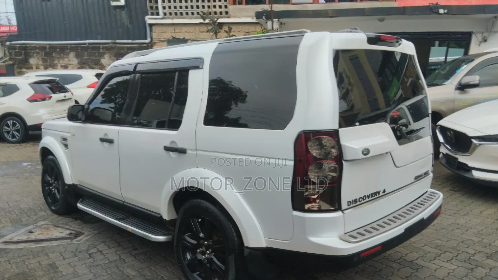Land Rover Discovery 2013 White