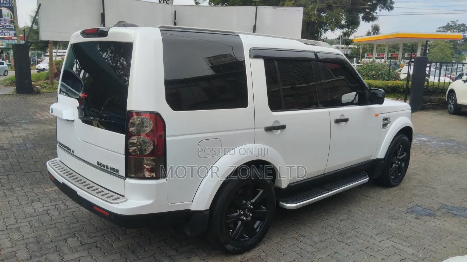 Land Rover Discovery 2013 White
