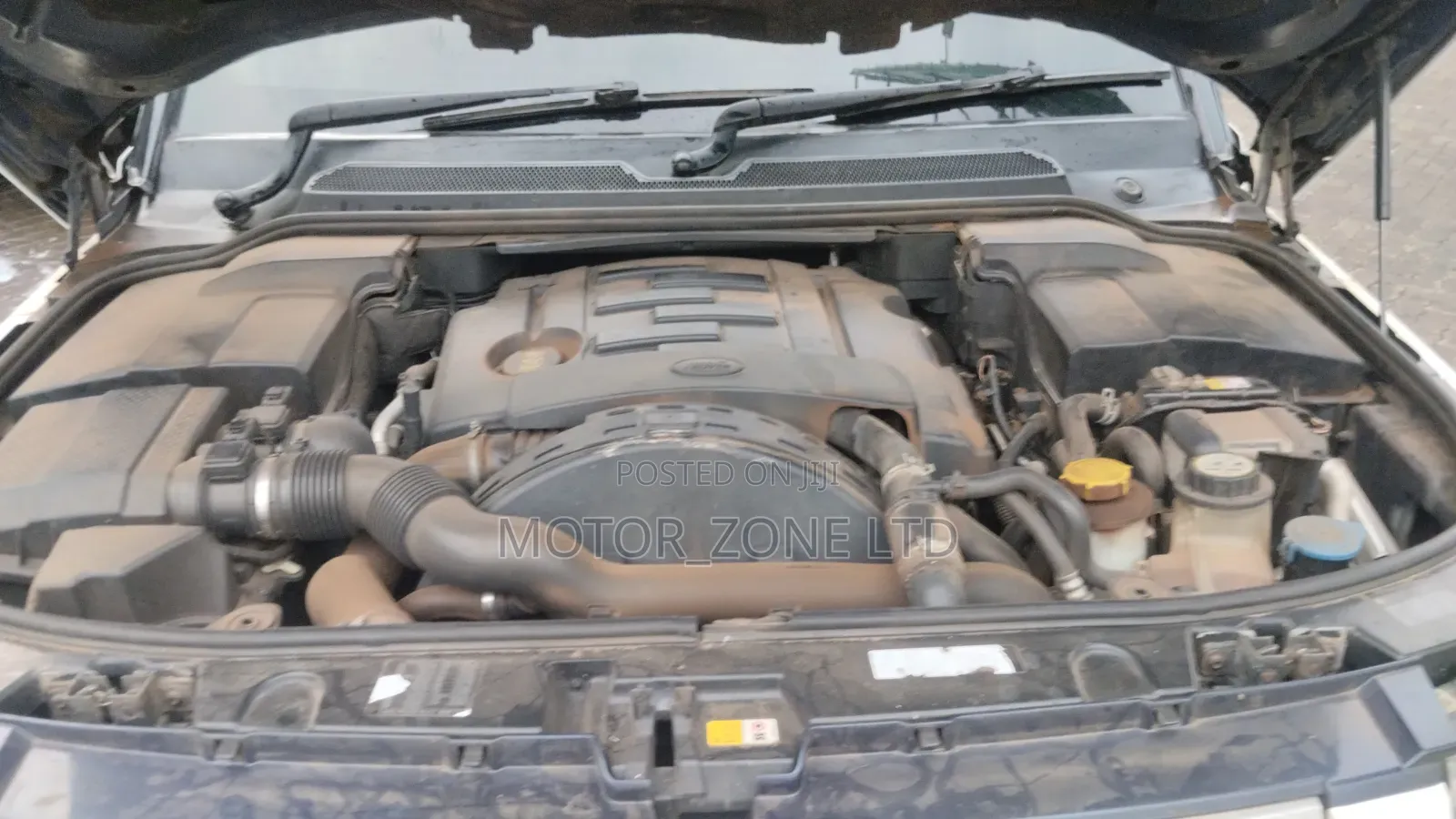 Land Rover Discovery 2013 White