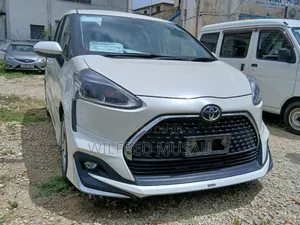 Toyota Sienta 2020 White