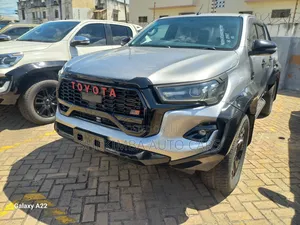 Toyota Hilux 2019 Silver