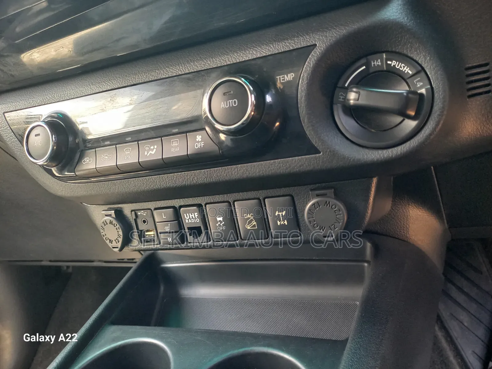Toyota Hilux 2019 Silver