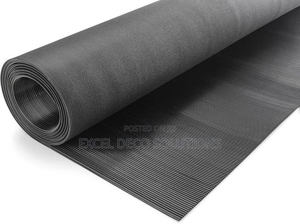Ribbed Rubber Mat for Anti Slip and Moisture Control Floor Use