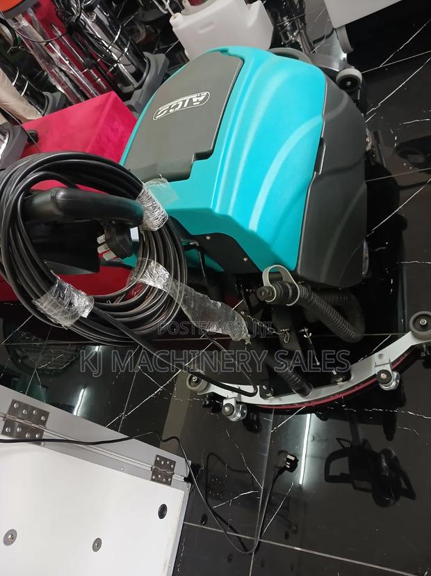 Floor Scrubber Dryer Machine - thumbnail 2