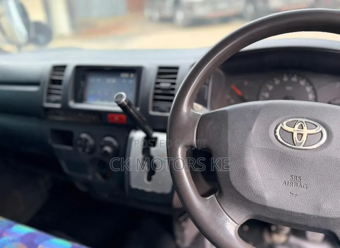 Toyota HiAce 2016 White