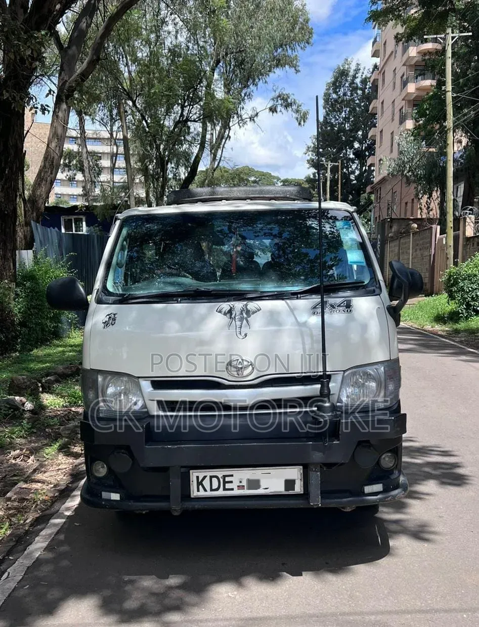Toyota HiAce 2014 White
