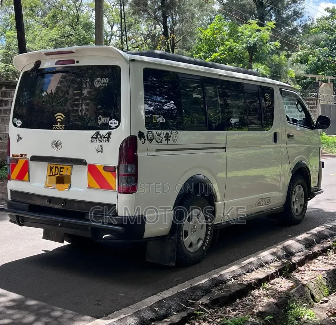 Toyota HiAce 2014 White