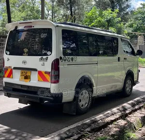 Toyota HiAce 2014 White