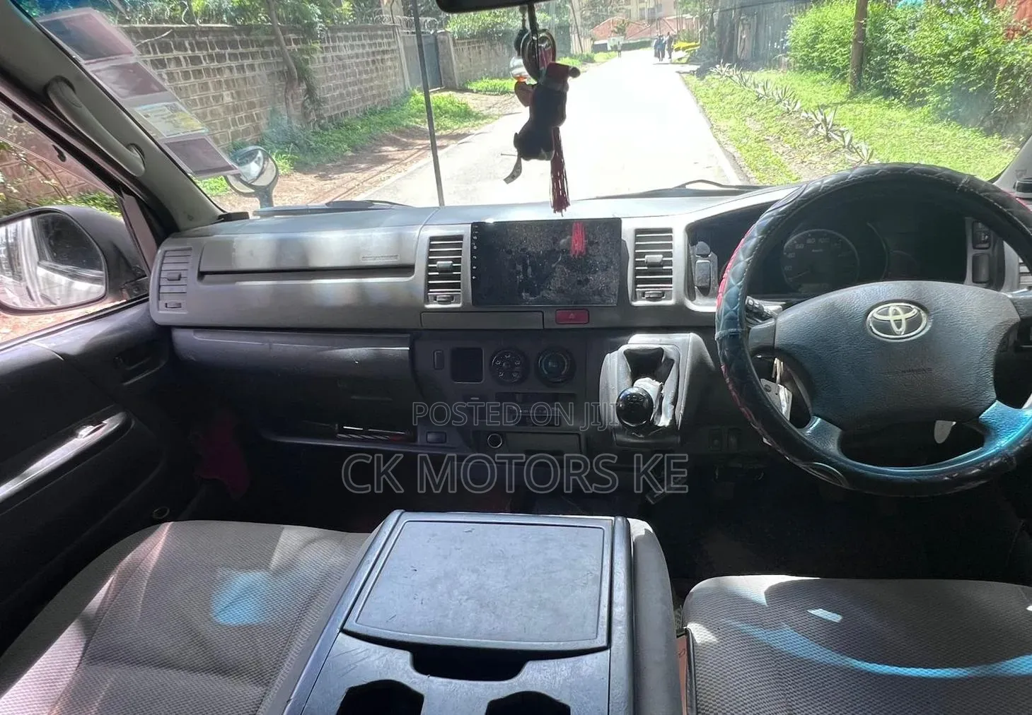 Toyota HiAce 2014 White
