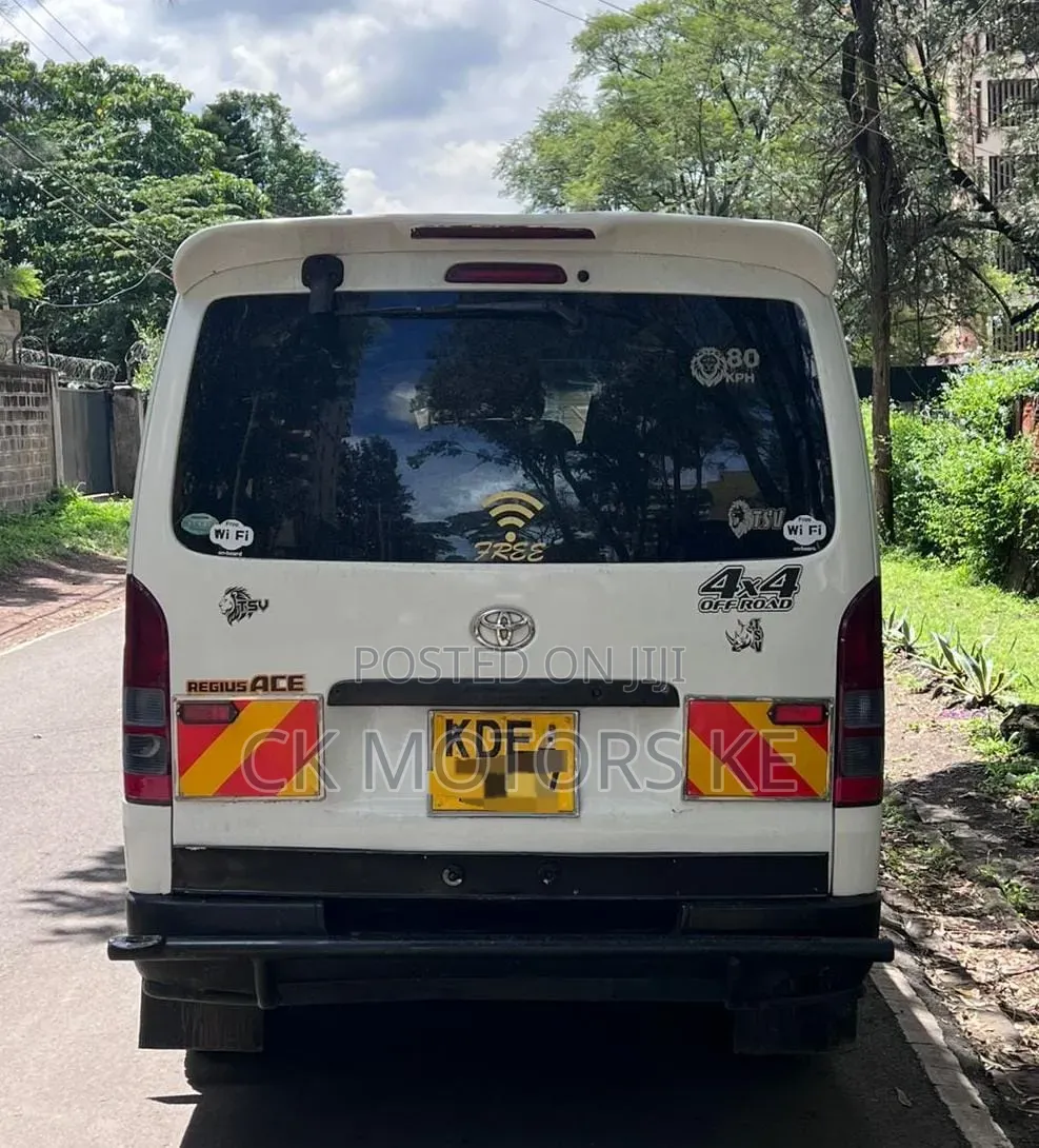 Toyota HiAce 2014 White