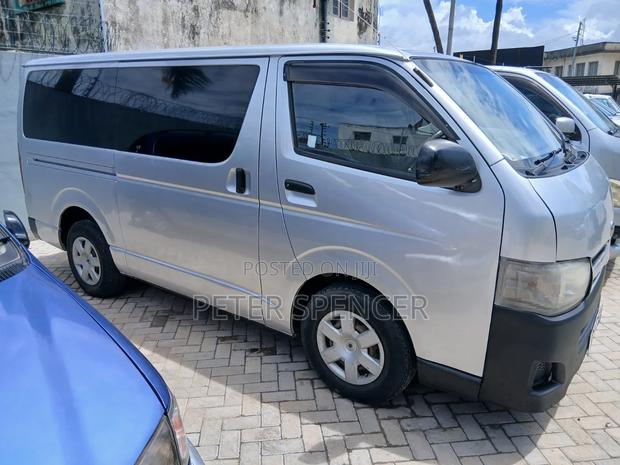 Toyota HiAce 2014 Silver - thumbnail 3