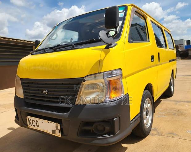 Nissan Caravan (Urvan) 2011 Yellow