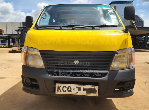 Nissan Caravan (Urvan) 2011 Yellow - thumbnail 3