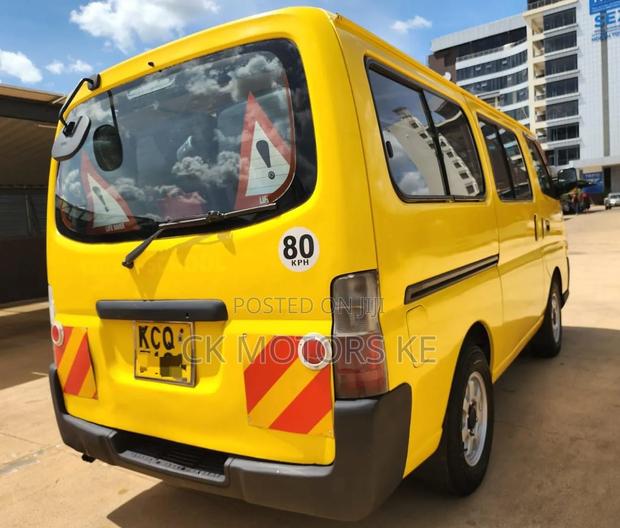 Nissan Caravan (Urvan) 2011 Yellow - thumbnail 6