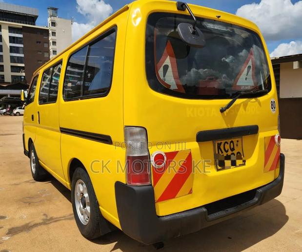 Nissan Caravan (Urvan) 2011 Yellow - thumbnail 7