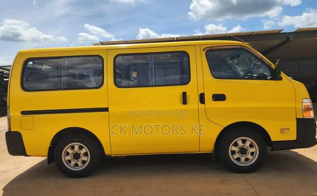 Nissan Caravan (Urvan) 2011 Yellow - thumbnail 9