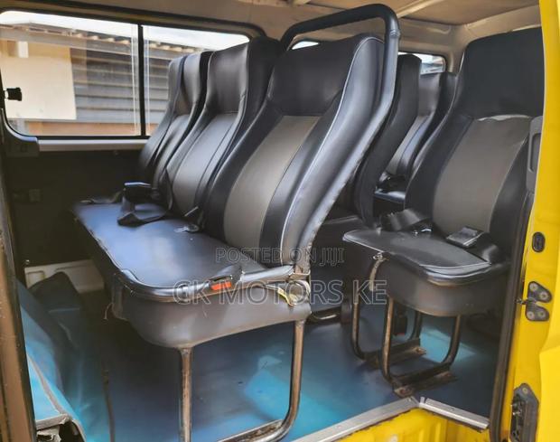 Nissan Caravan (Urvan) 2011 Yellow - thumbnail 10