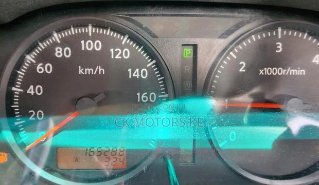 Nissan Caravan (Urvan) 2011 Yellow - thumbnail 14