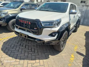 Toyota Hilux 2019 White