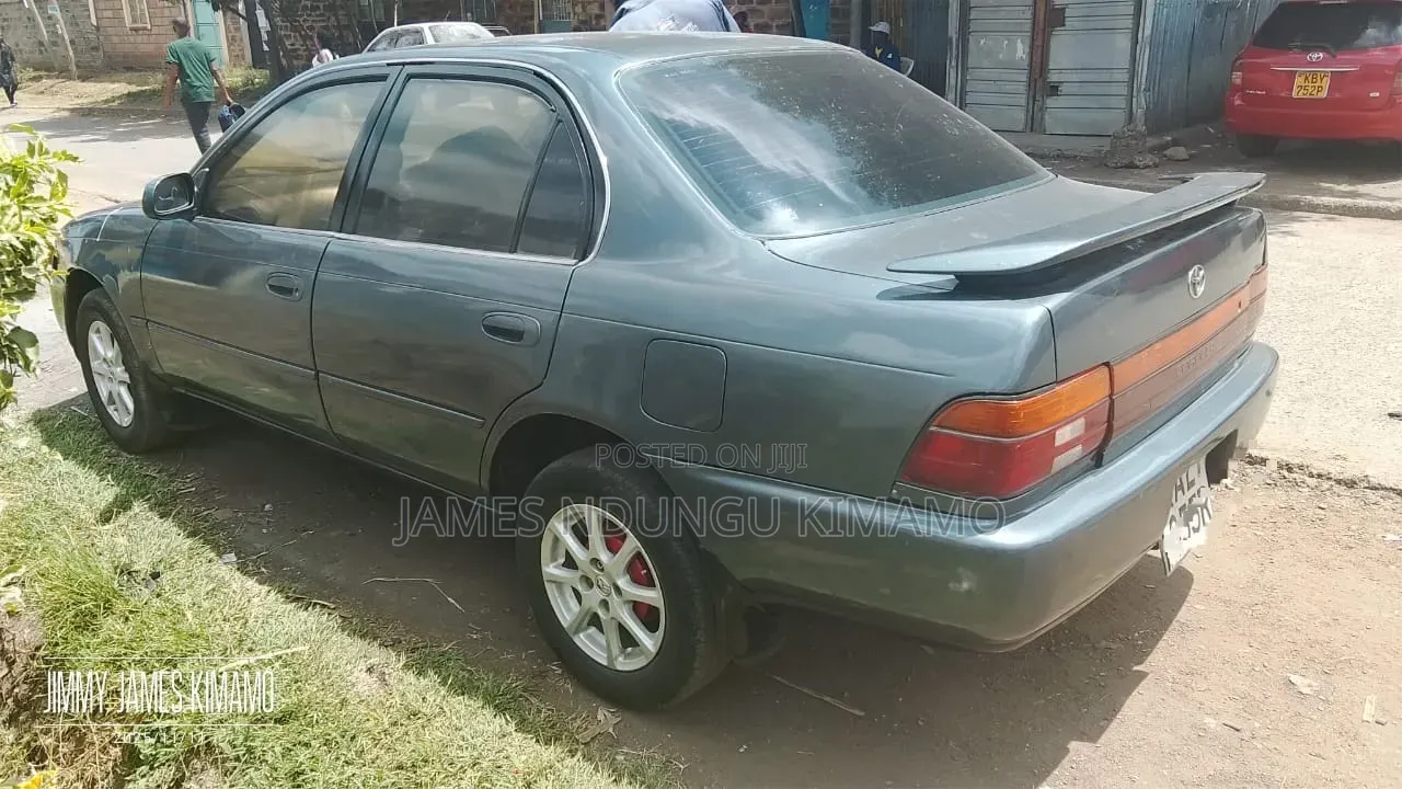 Toyota Corolla 2000 Green