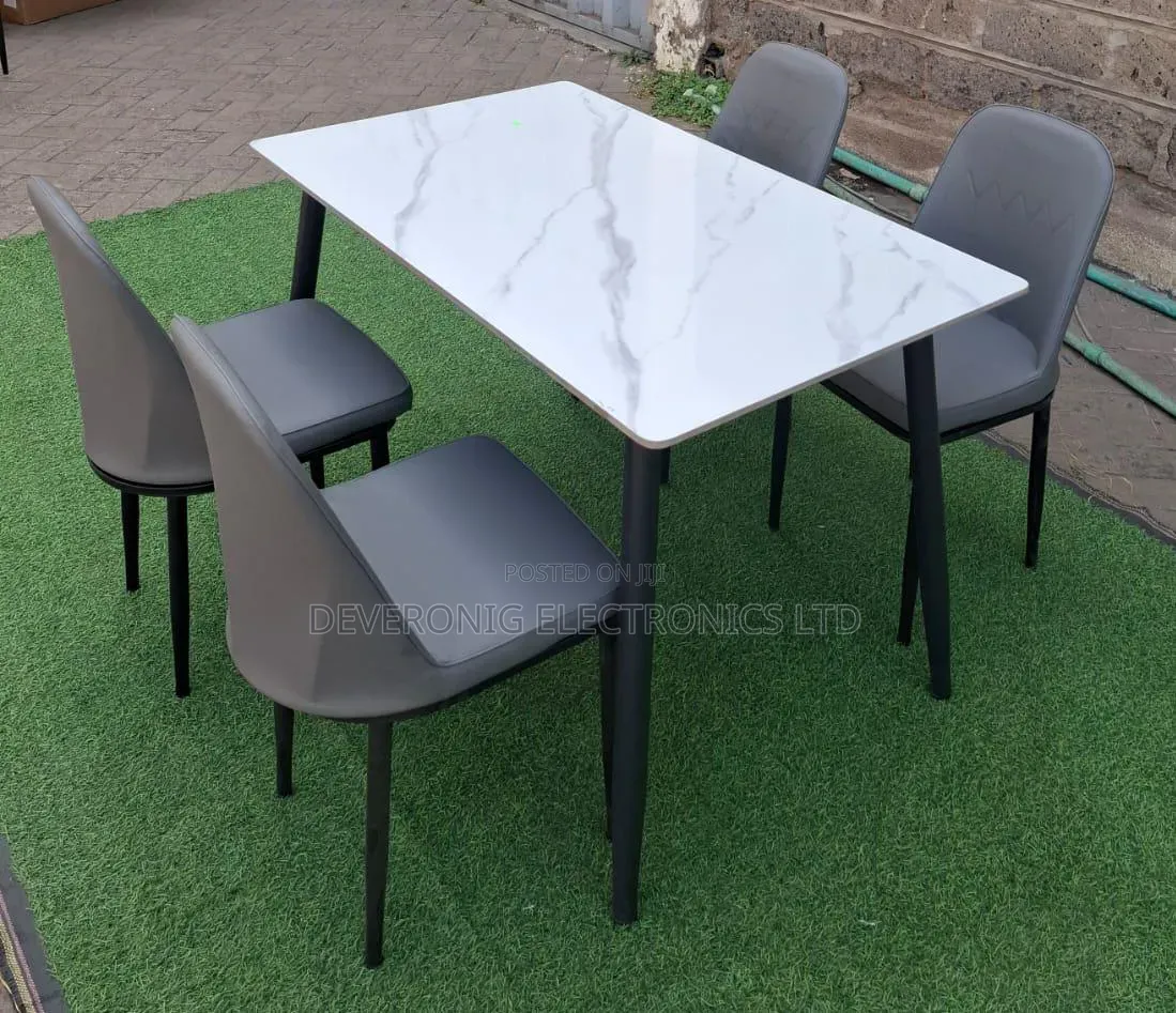 Modern 4 Sitter Executive Top Glass Dinning Table