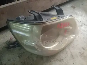 Headlight Noah 2002 Xenon