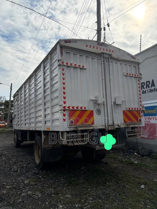 Mitsubishi Fuso - thumbnail 2