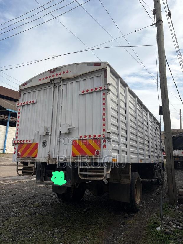 Mitsubishi Fuso - thumbnail 3