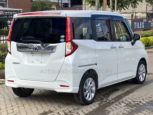 Toyota Roomy 2019 White
