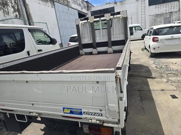 Toyota Dyna 2019 White - thumbnail 3