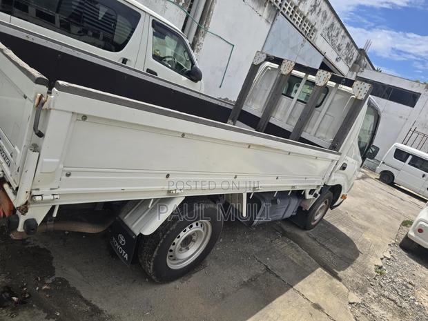 Toyota Dyna 2019 White - thumbnail 4