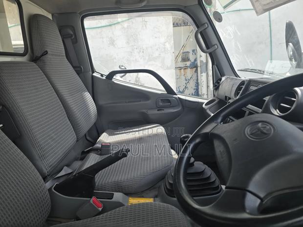 Toyota Dyna 2019 White - thumbnail 5