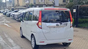 Toyota Roomy 2019 White