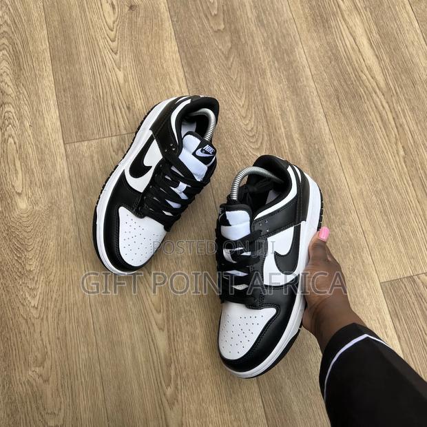 Nike Sb Dunk Low "Panda"