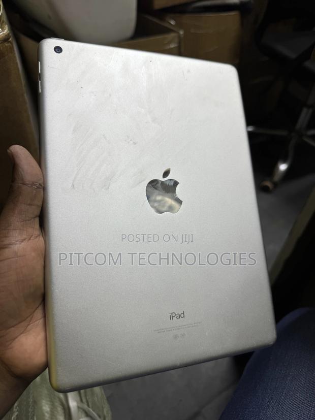 Apple iPad 9.7 32 GB Silver - thumbnail 2