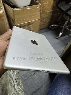 Apple iPad 9.7 32 GB Silver