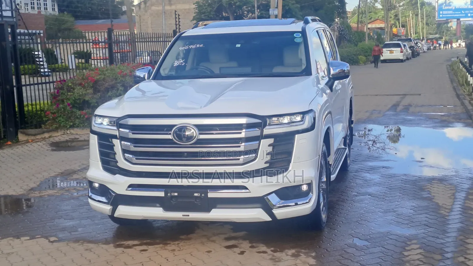 Toyota Land Cruiser LC300 2023 White