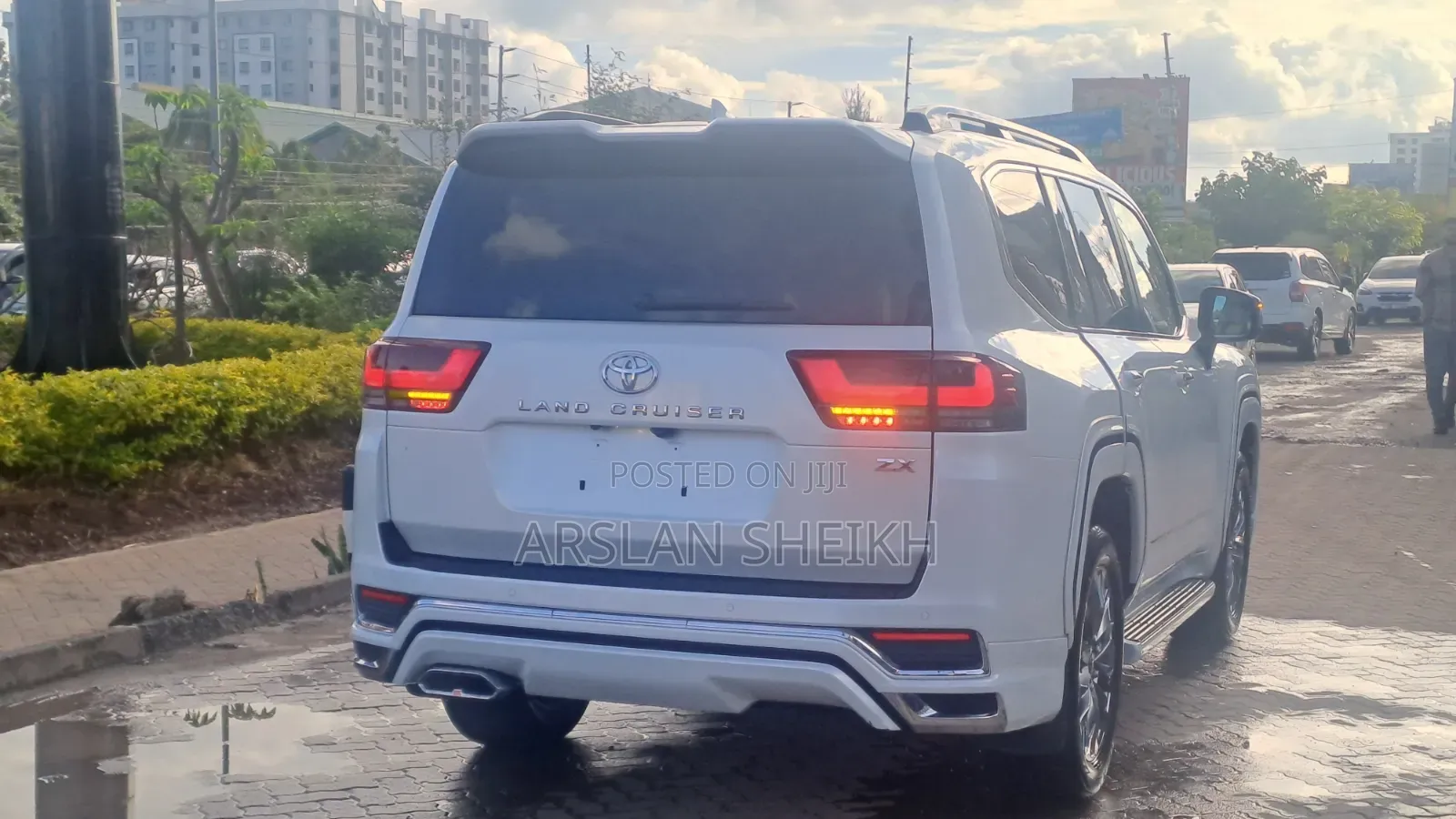 Toyota Land Cruiser LC300 2023 White