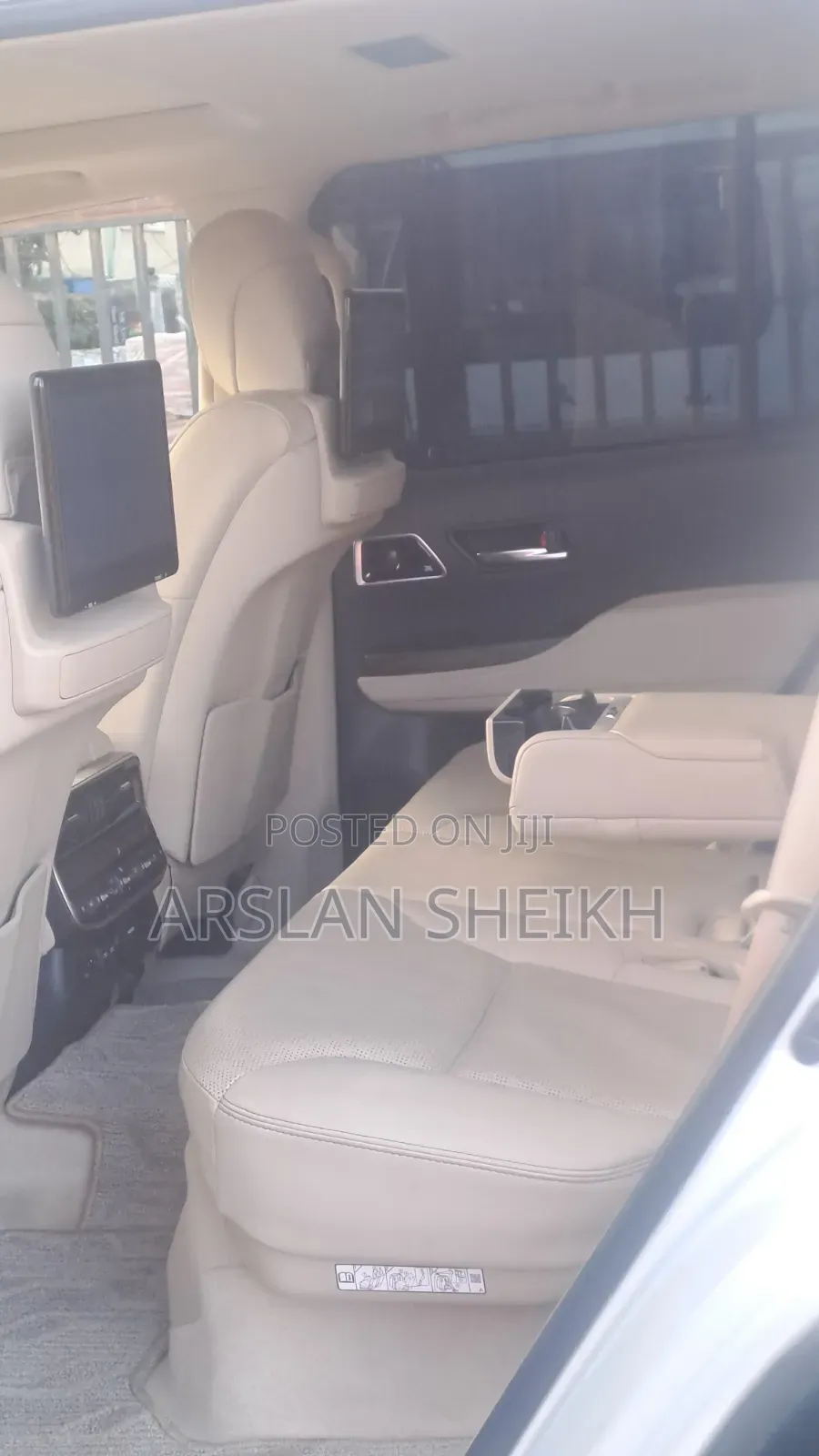 Toyota Land Cruiser LC300 2023 White