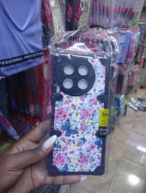 Tecno Camon 30 Centered Circular Camera Cutout Case - main view