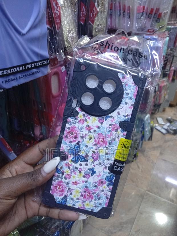 Tecno Camon 30 Centered Circular Camera Cutout Case - thumbnail 2