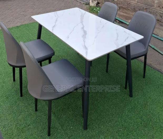 Executive Mordern 4 Seater Dinning Table
